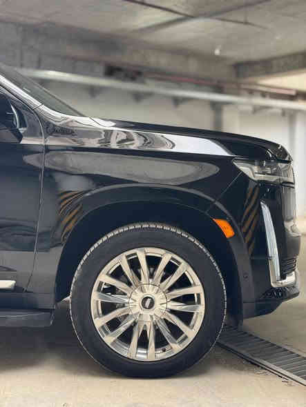 السلام. عليكم. 
السعر بلاش جوة السوك 570 ورقة وبي مجال بسيط للشراي

كديلاك سكاليد 2023

فول مواصفات  لكجري بريميوم 600
بانوراما
كاميرا اماميه 4k 
٣٦ سماعه. 
كشنات جلد صحراوي 
حساسات 360 
٥ كاميرات 
شاحن لاسلكي 
لد داخلي متغير 
داتاشو عداد امامي
جنطه كهرباء +حركه. القدم 
العداد 36 الف 
فول مواصفات الكديلاك معروفة ميحتاج اذكر باقي الموصفات

السيارة بيها صبغ  جاملغ وبنيد وجاملغ خلفي. 3 قطع صبغ بدون دواخل  بدون شاصي بدون لغد شرط الفحص 
صور الحادث وموجودة بلمنشور 

السيارة رقم بغداد باسمي شرط التحويل

مكاني بغداد حي الحسين

للاستفسار ‭0783 819 9707‬
