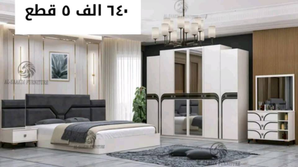 غرف نوم حديثة متوفرة بأفضل الأسعار، تصميم أنيق وعصري يناسب كل الأذواق. الغرف تتضمن عدة قطع مثل السرير، الكومودينو، والدولاب، وكلها مصنوعة بجودة عالية لتضمن لك الراحة والمتانة. الأسعار تبدأ من 375,000 دينار وتشمل عدة خيارات للتصميم والألوان.