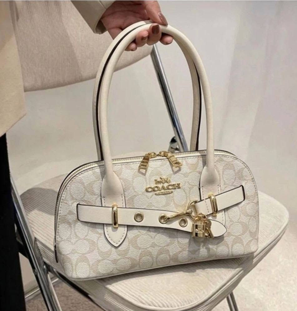 كوالتي 💯
العرض ↔️ 25
الاوتفاع ↕️ 15

https://t.me/lulubagsstyle رابط قناة
متوفر جمله


**إذا كنت صاحب هذا الإعلان وتريد حذفه لأي سبب، رجاءا أرسل رسالة إلى الدعم الفني**
