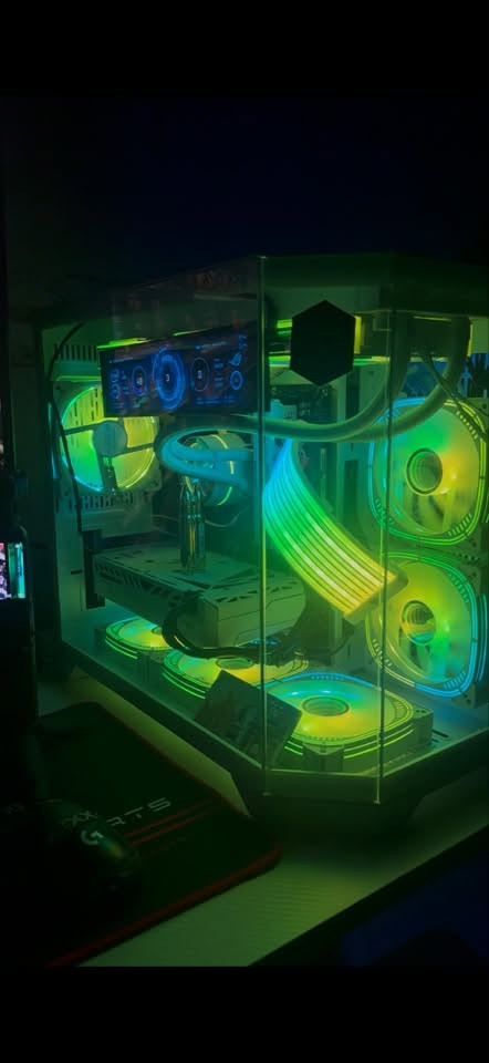 تجميعة للبيع مع كامل الملحقات 
Ryzen 7 5700x3d
ابيض RTX 3060 12gb
M.B B550 aorus elite
مبرد مائي 360 ابيض 3 فان RGB 
RAM 32GB 
M.2 WD BLACK gen4 5150mb/s 1T
SSD ADATA 3D 256gb
SSD Xragdisk 480GB
PWER 1850W
RGB ابيض 6 فان case wijcoolman
شاشة سامسونج 32 أنش مقوسة 165
ماوس لوجتك 2 G PRO X2 Superlight
سماعة لوجتك 9935
كيبورد لوجتك g715 بي ار جي بي
استاند سماعه RGB بي منافذ USB عدد 2 ومنفذ تايب سي واحد
لمس fifine RGB مايك 
 ساعة رقميه داتشو 
جوستك xbox G7 pro احترافي 
جوستك من شركة هوكو واير لس احترافي 
مسند كيبورد لراحة اليد
ماوس باد حجم كبير جداً عدد 2 
ميز كيمنك احترافي RGB ابيض مع حامل للسماعة وحامل للكوب الطول مترين و20 
مع كرسي كيمنك مساج extreme zero pro لو ازرق وابيض 
سبيكر من شركة REDRAGON RGB لون ابيض 
مع شاشة داخل الكيس لعرض معلومات الحرارة وجميع التفاصيل حجم 9.2 انج لو اسود من شركة TURING 
مع USB  wifi 7 احدث جيل 
مع يو بي اس 1KV اونلاين من شركة فاربر 
مع باورسبلاي اضافي SILENT PRO Gold 1000W 
80 plus gold 
المكان كربلاء 
ملاحظة مابيع قطعة وحدة ابيع التجميعه ويا غراضها كلها 
***********
***********
