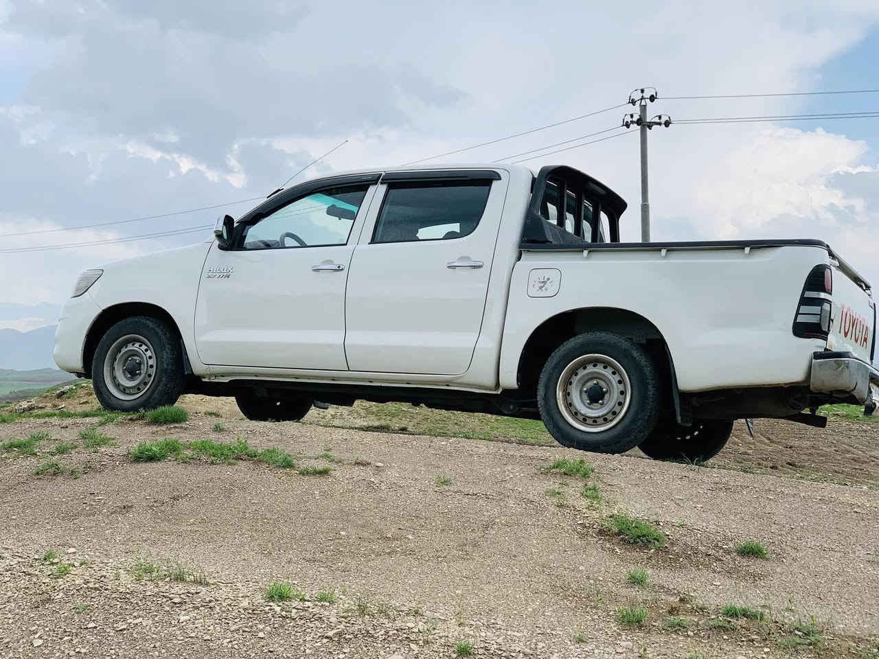 سلاو خواتان لیبیت
تویتا مەرزیە ٢٠١١فەلاحی ناو سور   شکلی گۆرایە بۆ ٢٠١٤ گیر مەکینە ئەکسل بەشەر  مەکینەی نەکراوەتەوە  سەرف و بوخار نیە  بەشەرت  سیستەمی غازی تورکی لەسەرە  ٣پارچەی پیشی رەشە  هەندیک لە بۆدی لای سەیاق  بستیک لە دەرگای دواوەی سەیاق  هەندیک  لەسەقفی  بۆیاخە بەس ناو دەرگاو شان و  بۆیاخی نیە   پیشی پیوەیتی  لوتەشانسیەکەی   گرتیە  بەتانەی لای سەکنی  سبوخە   سەنەوی لە ١١/٢٠٢٣  بەسەر چوە  ئەوجیگایانەی سبوخن نیشانم کراوە سعری ١٣٠وەرەقەو مەجال  بۆ پەیوەندی کردن *********** ڤایبەر وەتسئاپی لەسەرە
