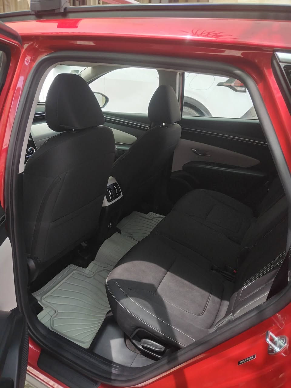 السلام عليكم
هيونداي توكسان 2023 وارد أمريكي
السياره نص فول
مواصفات
محرك 2500
كشنات الاماميه تدفئه
كشن السايق كهربائي
كار بلاي
رقم بابل الجديد
السياره حادثها باب جهة الصدر فقط صور الحادث موضحه
السعر 195
رقم الهاتف ***********
***********
