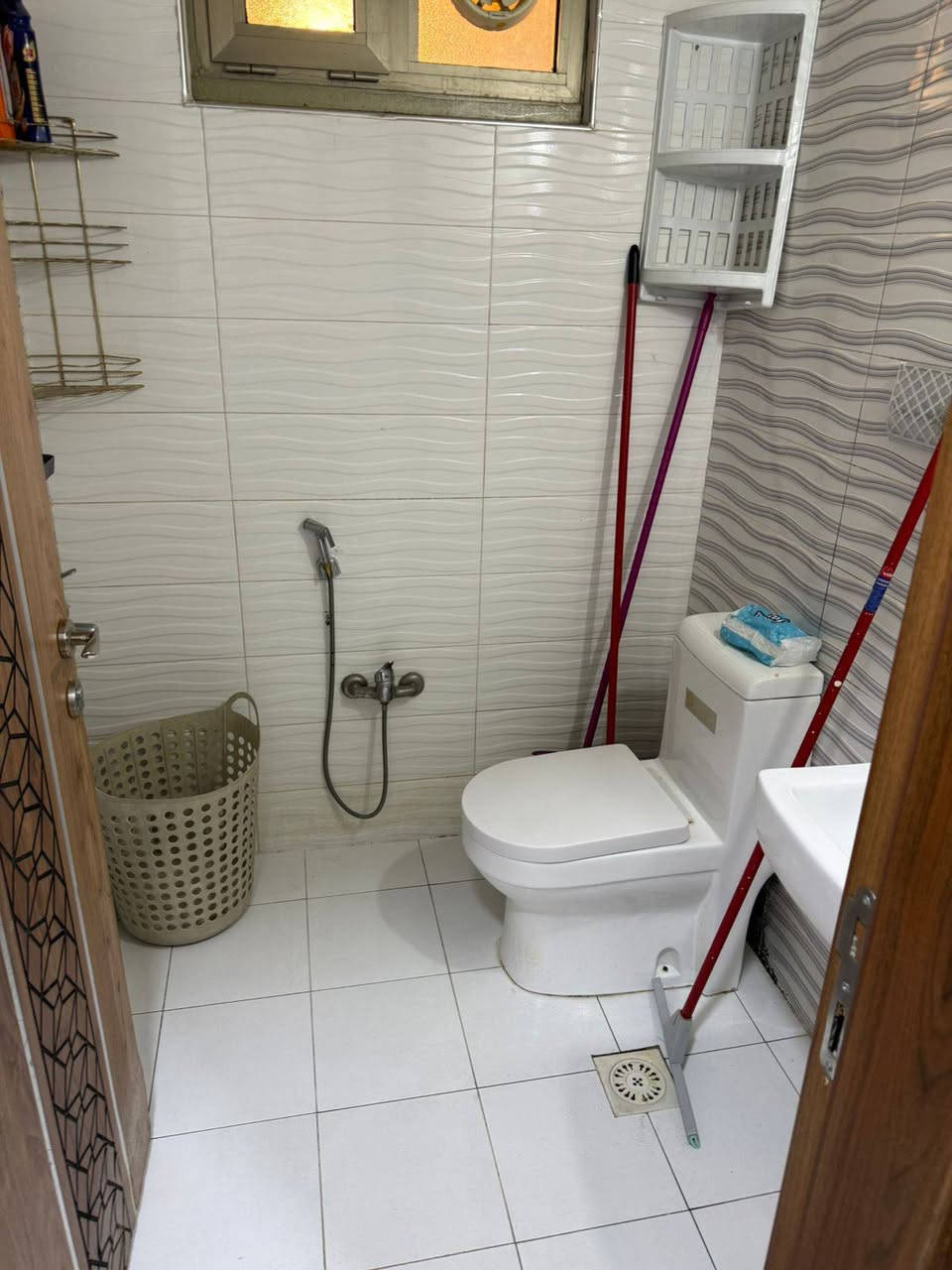 شقه لل ايجار مساحة 80 متر في الكرادة قرب ساحة كهرمانة فرع مستشفى الماس الاهلي بناية الشيد 5 طابق ارضي

✓كراج تحت الارض وسكيرتي وخدمات نفايات

✓صاله وغرفتين نوم وحمام ومطبخ

✓مؤثثه بل كامل

✓عقد 6 اشهر او سنوي

✓ثريات وسبالت

ايجارها 850$

للتواصل واتس ***********
