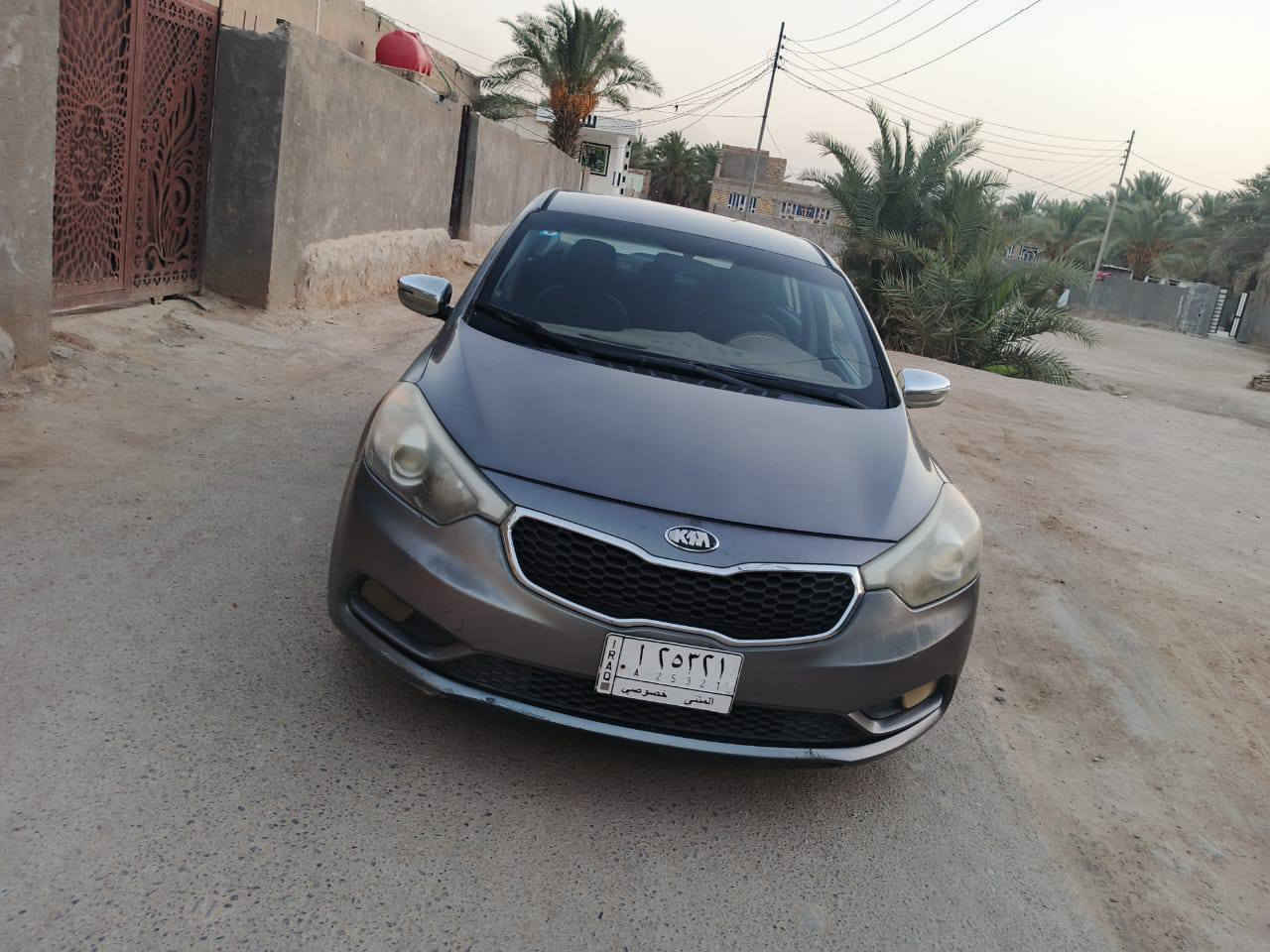 السلام عليكم فورتي مديل 2016امريكي مكينه 2000 بسمي سياره مداور ثاني يوم السعر ٩٨ بيها مجال بسيط ضربتها جاملغ خلفي جهة اليمنى مكاني السماوه رميثه ***********
