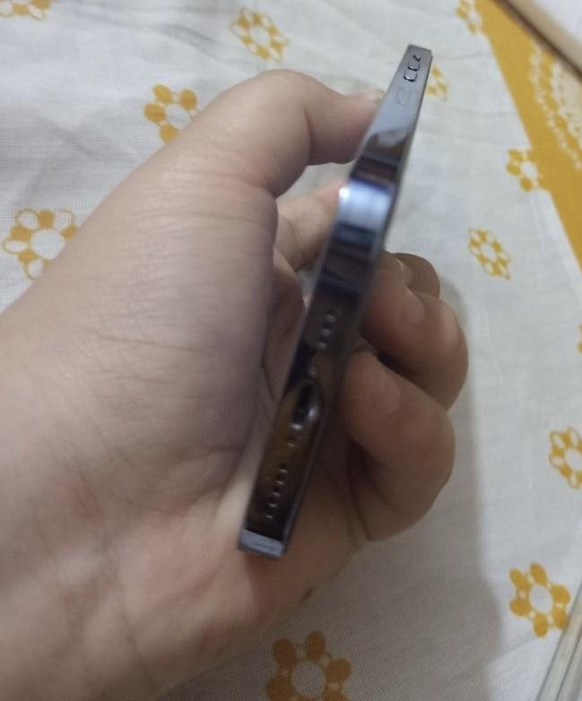 السلام عليكم ايفون 13 Pro للبيع 

الجهاز نضيف نضيف كلش💙.

بطارية (94) 🔋 

ذاكرة (256) GP 

كامرة الجهاز كلش واضحة زوم 15x 

فيس ايدي ✅

صوت ✅

شحن مفول ✅ 

وايضاً ببجي 120fs فريم

لايوجد توصل مكاني بغداد (مدينة الصدر) للتواصل واتساب *********** السعرر (565) ألف 🔥 وبي مجال كلش قليل حگ الجيه
