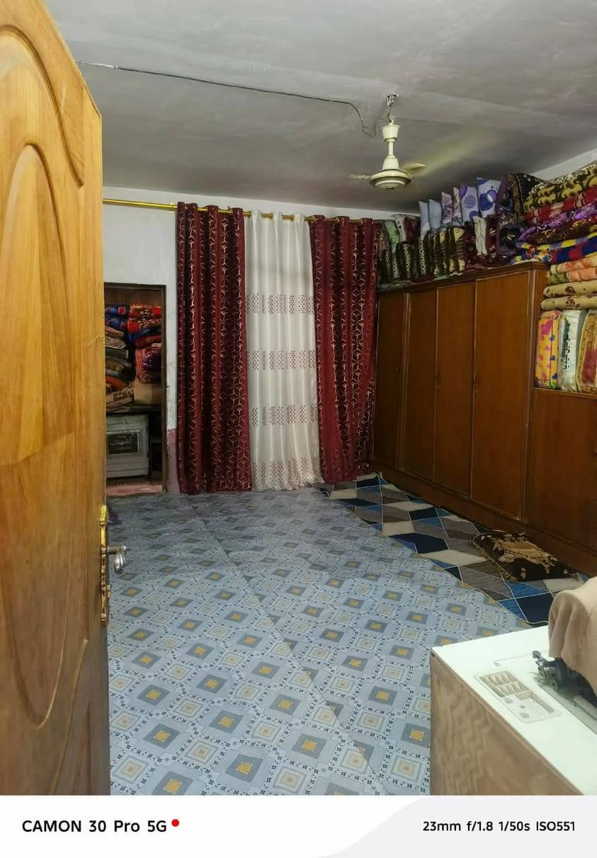 بيت البيع مساحه 200متر غرف3 صاله ستقبال مطبخ صحيات 2 العنوان براكيه يبعد عن شارع العام 100متر السعر 34    ،،، ***********
