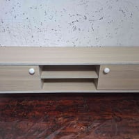 ميز بلازما • آخر قطعة • توصيل مجاني العزيزيه