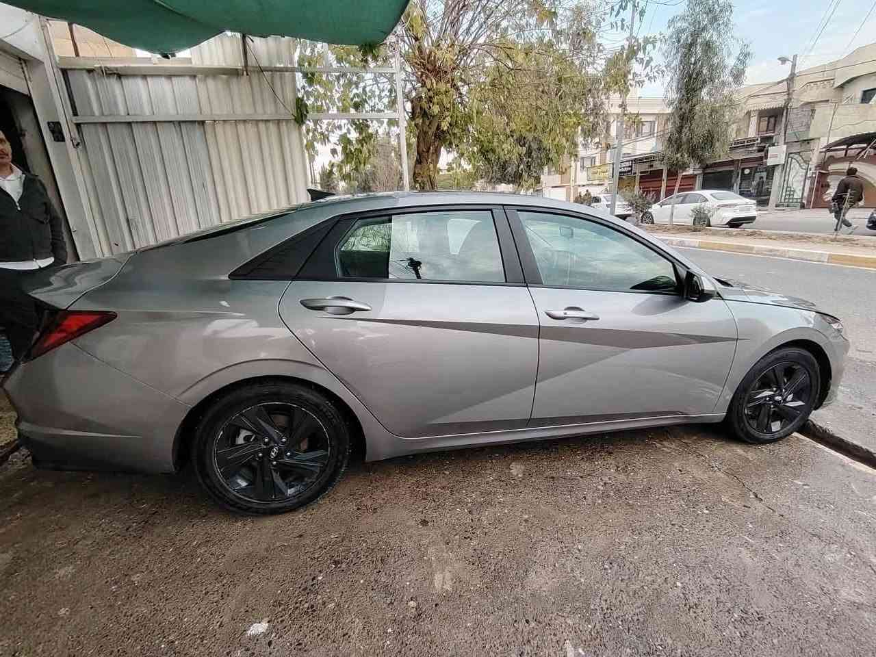 للبيع موديل 2023 رقم
*********** موصل 
سعر 153 قفل 
بيه قطعين و ملاحضات بسيطه 
تواير شتريت 4 
وباتري
