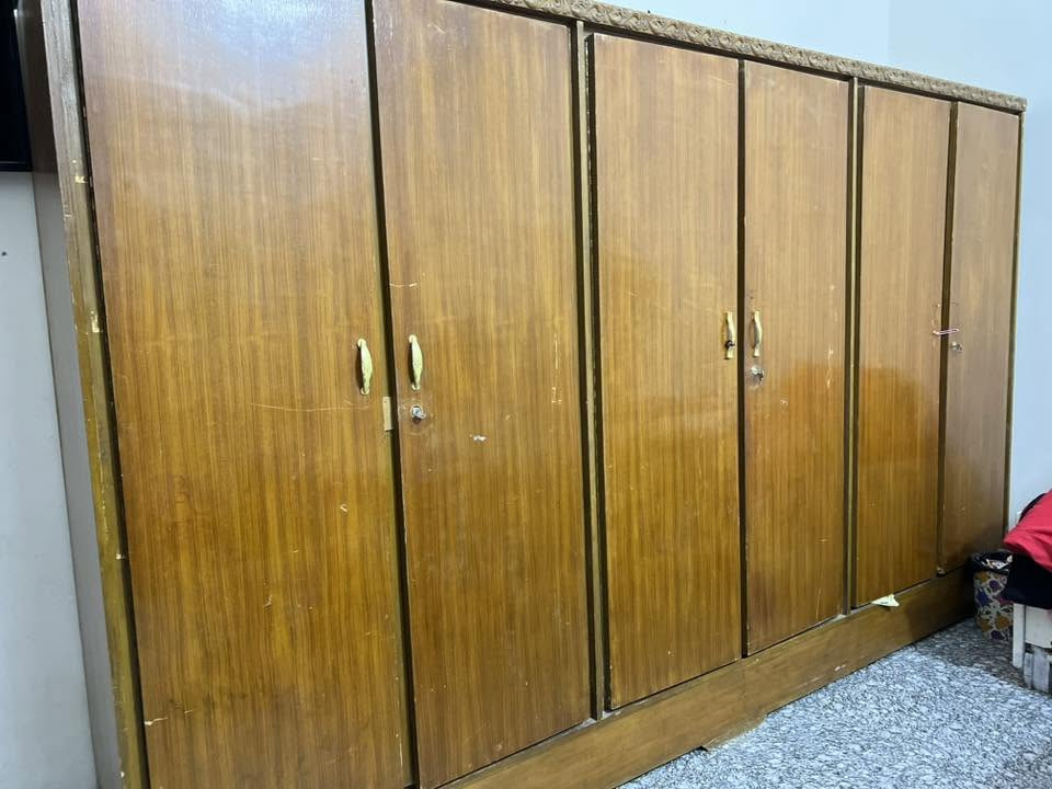 كنتورللبيع 6بوب. خشب ثكيل.طابق واحد 150نهايته   وداشك ثنين للبيع كولش ثخان وسفنج جديد لواحد ع 25 سفنج ضغط عالي هذا رقم للتواصل  ع واتساب  ***********
