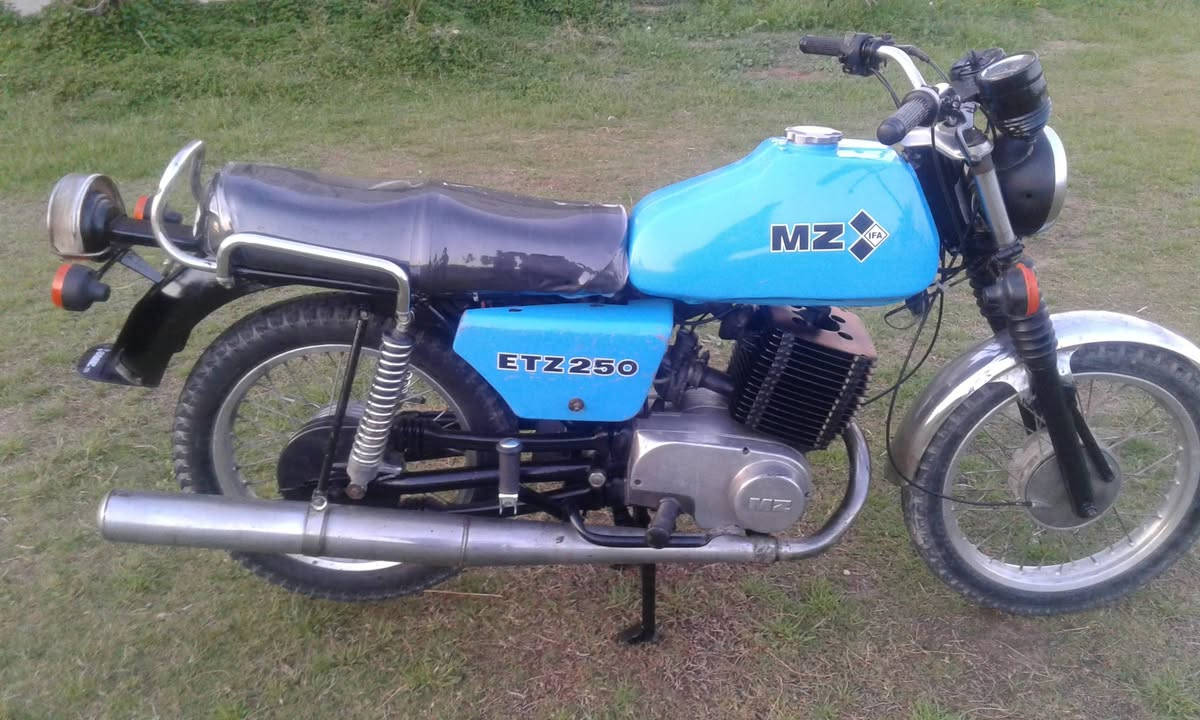 سلام عليكم مرخصة صاحب كروب محترم  دراجة 82MZ للبيع مراوس كصة(3) شرط على فتح دراجة نضيفه وحلوه وكاعده مانقصها أي شي دراجة دبلات امامي دشبول كشن اويالة ماصدة جملوغ دبلات خلفية كهربائيات كابريتر قبق بنز عتلت بريك بنزات صينيه زنجيل وزنجيل جديد  كلة الماني دراجة شلعه خير من الله معدل حلووو تانكي لون سمائي نضافتة٩٠٪ مكاني ديالى بلدروز التواصل على وتساب او رقم الهاتف ***********
