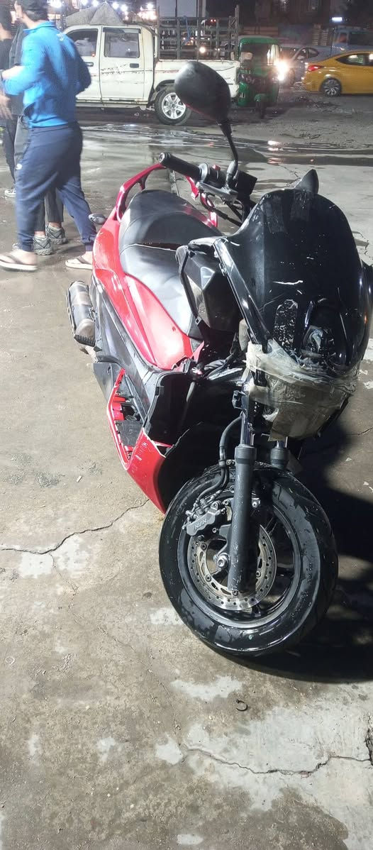 السلام عليكم
دراجه فاز ياماهه محرك 250 الدراجه خير خير من الله 
لا نضوح لا تبخير كهربائيات شغاله تعال افحص بيدك وشوف 
العنوان البلديات شارع المصرف 
*********** واتساب 
السعر 750
