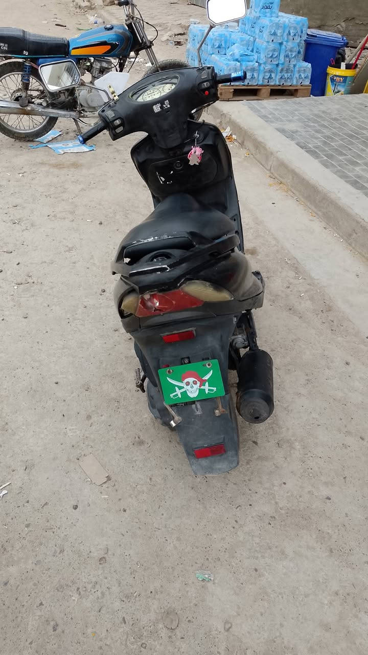 سلام عليكم ورحمه الله وبركاته دراجه ثعلب 140كلشي مابيه محرك بلادي مامفتوح بس الكفرات مصبوغه سعر 250وبيهه مجال قليل حك جيه مكاني الدوره حي دجله شارع تشرين رقمي ***********
