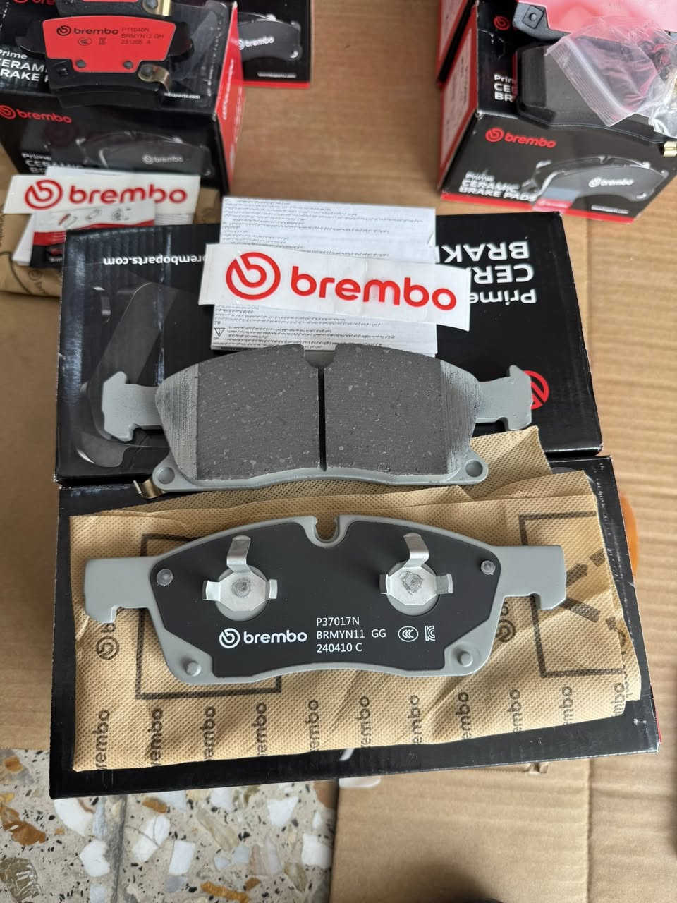 يتوفر لدينا
دسكات برمبو _brembo اصلي وكاله 
مع ضمان حقيقي (50000 كيلومتر )
يتوفر لجميع انواع سيارات الامريكيه 
(جارجر +جالنجر +اوباما +جيب +دورنكو +تاهو +يوكن )
الفرع الاول السنك مقابيل كراج الغفران محل 
محلات محمد سليم 
الفرع الثاني شارع فلسطين تقاطع نخله قرب مطعم قدوري 
شركه جبل علي 
***********
