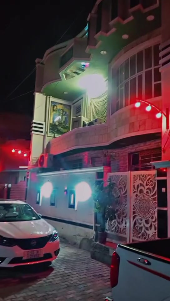زنجيل ع شارعين
100 مربعه طابقين ونص 

5 غرف 

3 صحيات 

ملحقات البيت كامله ..

الدوانم شارع الطيارة قرب مدرسة مشكور
***********

