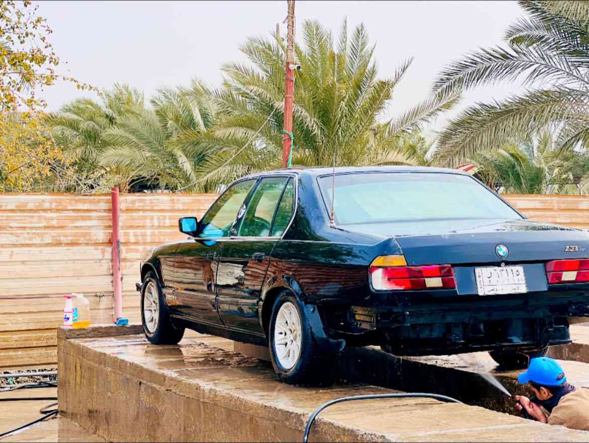 بي ام 735
للبيع او المراوس 
حسب القناعة سيارة لاضربة ولا طخة بيها عظم سليم جاهزة نقصها فقط دعاميه
***********
