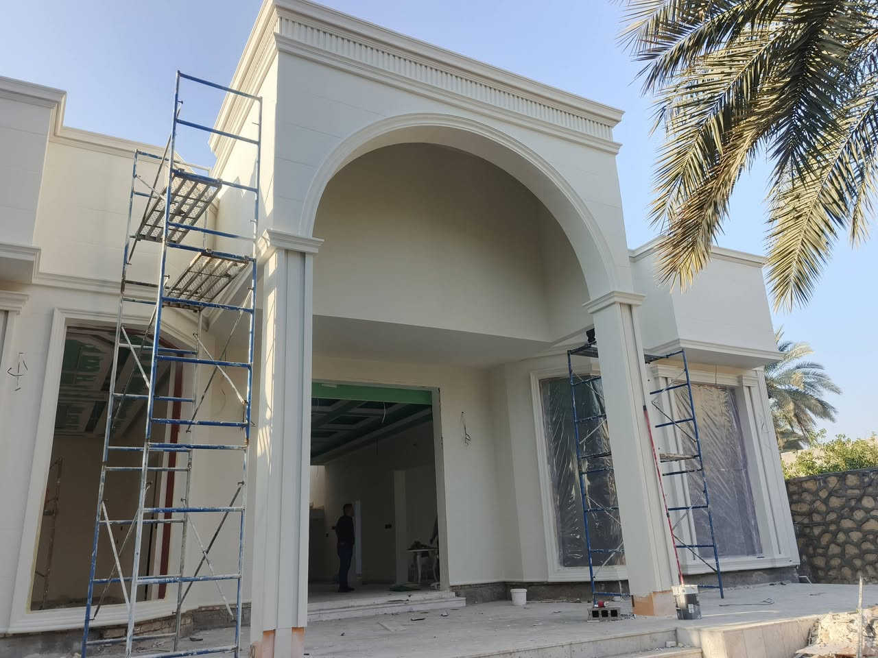 #كربلاء_المقدسة ***********
تغليف واجهات بالفوم التركي وطلس جدران بالماده
واجهات بديل الحجر (الفوم التركي) 
‏Made in Turkey 🇹🇷 مميزات المادة
عازل للحرارة والرطوبة خفيف الوزن على البناء سهل التركيب  قابل لتغيير الالوان حسب الرغبة 

الاستخدام
يعمل على الطابوق والبلوك والثرمستون واللبخ والنثر والسندويج ....

سريع العمل يتم انجازه بمدة زمنية قصيرة 

المادة اللاصقة هي الفوم المخصص للصق 
او مادة الكلكيم 
 
الاصباغ المستخدمة من مناشئ عالمية رصينة مثل ( جوتن . همبل . برجر . لوجيا . بتك)  وحسب رغبة العميل 

 الذرعة هندسية وتخريج كامل للابواب والشبابيك 

جميع المواد المستخدمة هي اصليه ومخصصة للخارج 
من مادة الفوم الاساسية 
ومادة اللصق 
ومعجون المعالجة
وصبغ الاساس (البرايمر)
والصبغ النهائي 
لا نستخدم مواد داخلية في عملنه نهائيا 

اسعارنا تنافسية 
للاستفسار الاتصال بالارقام التالية
***********
***********
