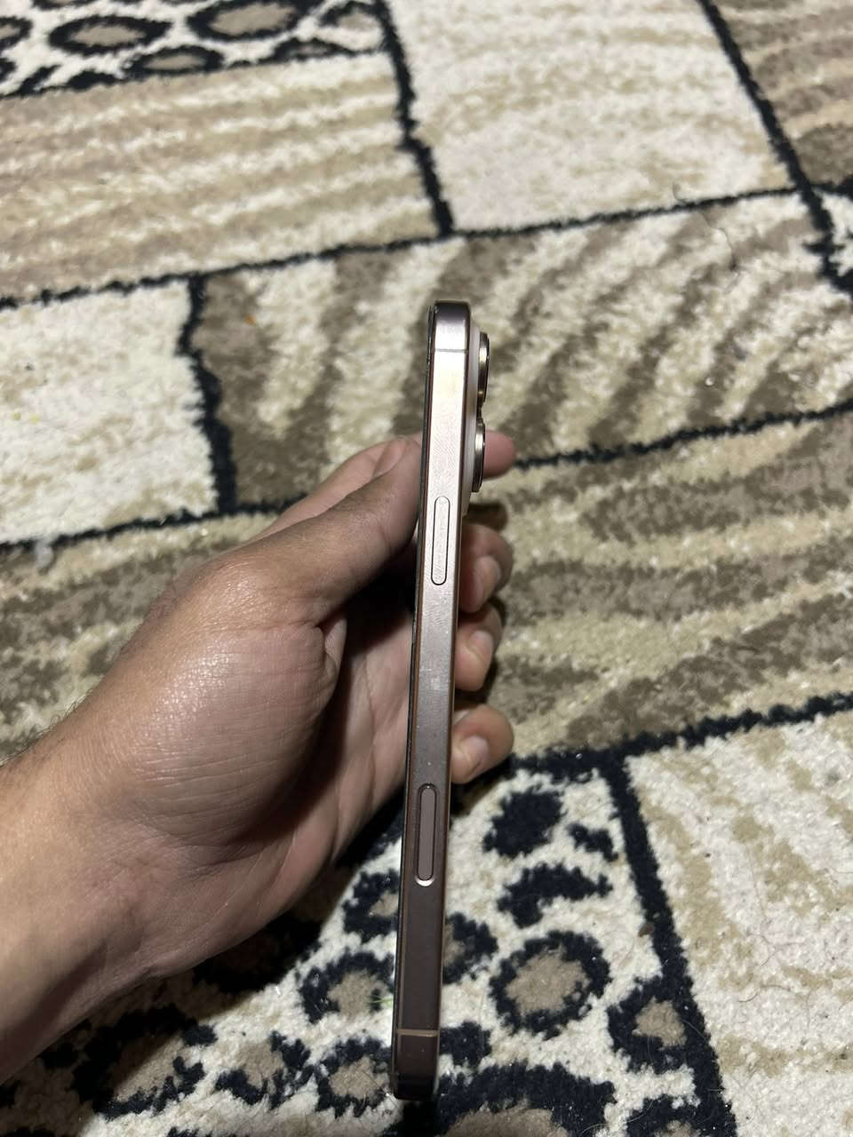 سلام عليكم عندي مبايل ايفون 16 برو ماكس جهاز نضيف وضمان ماستر وجهاز وكع من عندي وكعه بسيطه وصارت بي طخه بالشاصي وطخه بالجامه مال كامره بطاريه 94 ذاكره 256 ورايده بمليون و400 وبي مجال للطيبين والمكان بغداد الغزاليه الهياكل وهذا رقمي للأستفسار ***********
