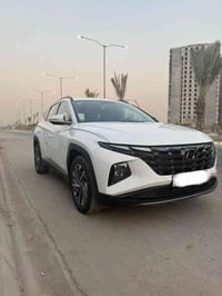 للبيع   السيارة نضيفة جداً عدا مكان بارد بالباب   توسان موديل 2023    ...