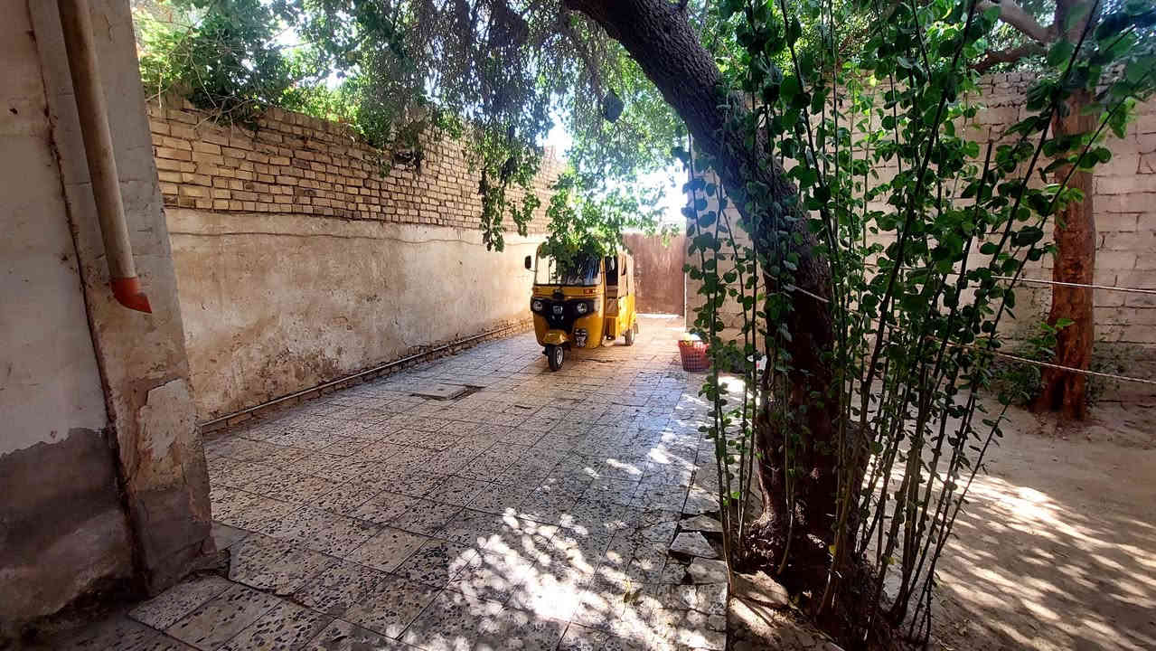 السلام عليكم ..
مكلف بالنشر
دار قديم / للبيع / ميسان / عماره / منطقة قطاع ٣٠ 
 ملك صرف المساحة 300 م واجهة (10)م ونزال (30)م مطل على شارع نينوى (شارع القدس) قرب الجسر الجديد 
اي استفسار الاتصال على رقمي او المراسله على الواتساب  (***********)...
