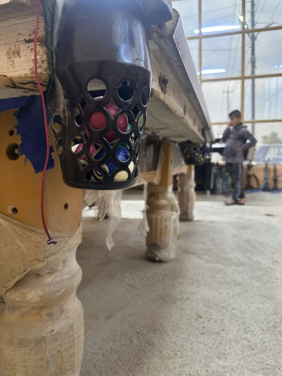 ميز البيع عراقي سعره ٢٠٠ وبي مجال ***********
