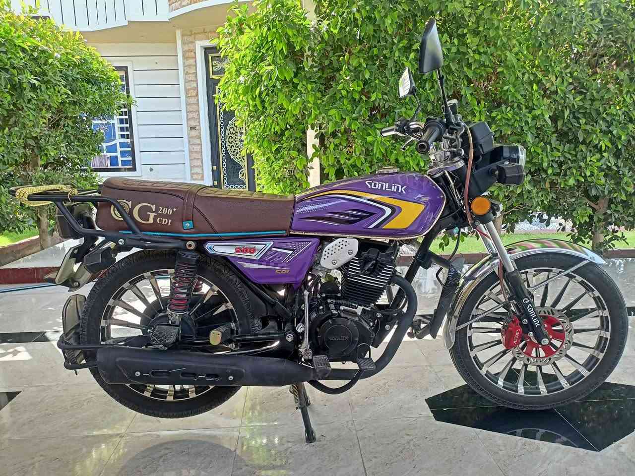 يالله موطور للبيع سونك موديل 2024بي اوراق،منفيس،فقط  بعده  زيرو   محرك 200 بي بصمات 2السعر 825وبي مجال بسيط   العنوان الرمادي رقم الهاتف***********
