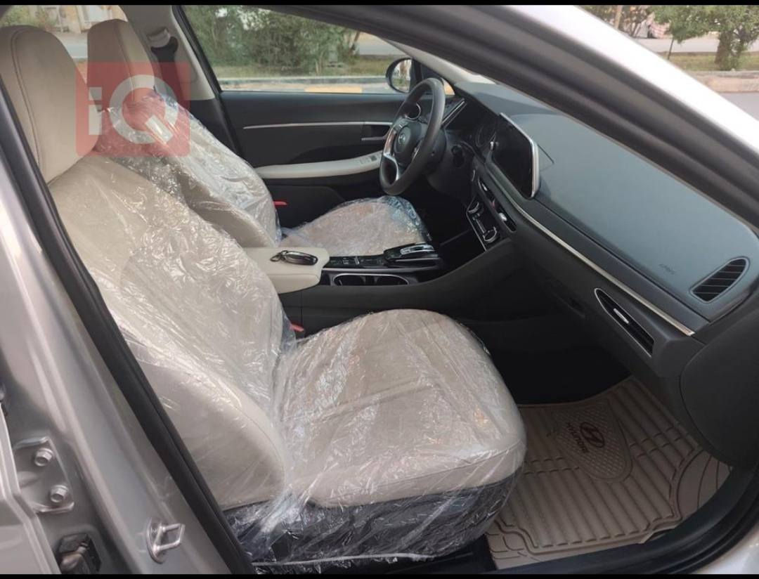 السلام عليكم سوناتا 2023 فول عدا الفتحه وارد امريكي بيهه بابين فقط مكاني واسط الكوت السعر 148$ و بيهه مجال
رقم صاحب السياره ***********
