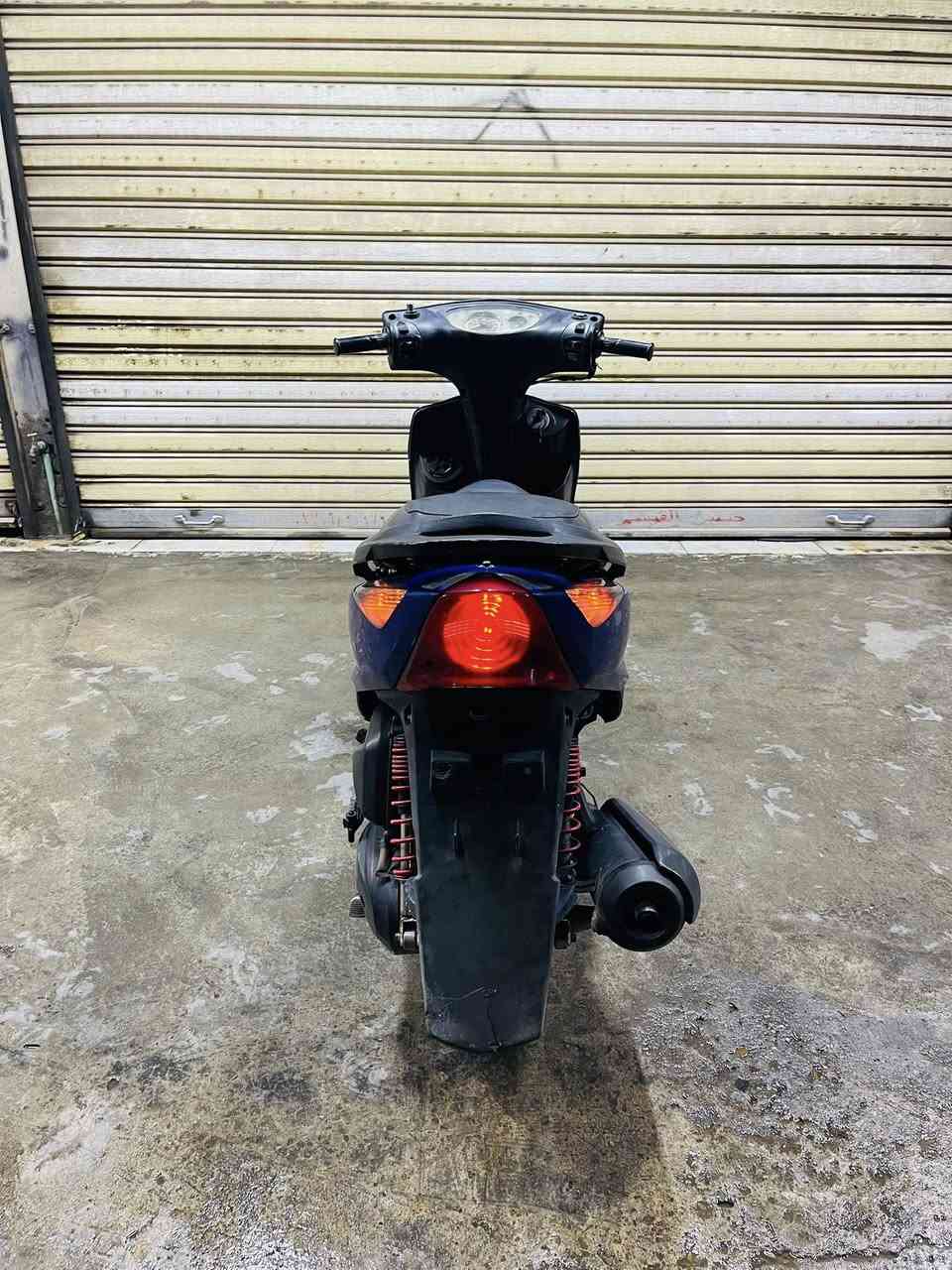 سلام عليكم للبيع دراجه سكنس ثعلب دراجه بلاديه  كامله من طول لطول مكينه بلاديه مكفوله من نضوح دخانه خرسه تجي تشغل وتطلع مال جناي دراجه اي نقص مابيها  السعر 550 مكاني بغداد الدوره شارع 60رقمي ***********
