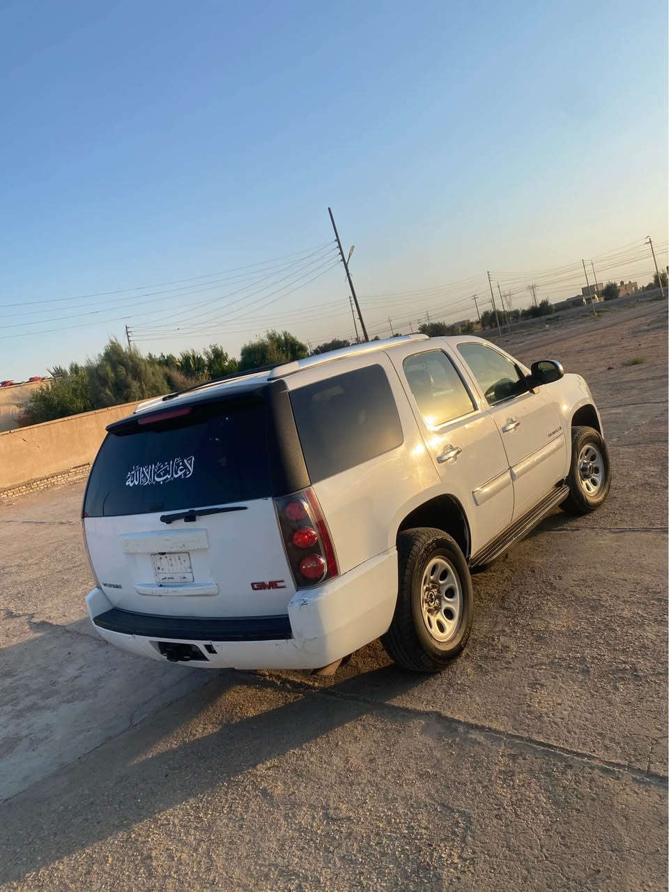 🚗 جمسي دينالي 2007 🚗
​المواصفات الكاملة للسيارة).
​🔹 النوع والماركة: جمسي يوكون دينالي (GMC Denali)
🔹 الموديل: 2007
🔹 اللون: أبيض أصلي
🔹 الوضعية الميكانيكية: سيارة جاهزة ومصروف عليها، محرك، كير، دفرنش (اكسل)، وحدادية كلها بحالة ممتازة وخير من الله.
🔹 الإطارات: طقم تايرات جديد (توه راكب).
🔹 حالة البدن (الصبغ): بيها جاملغ وبنيد صبغ، بدون أي دواخل (الداخل مكفول تماماً).
🔹 مكان التواجد: قرنه وبغداد السعر 170 وبيه مجال مراوس ابوما دورنكو تاهو موديل حديث ونطي فرق نقد *********** القرنة, البصرة

