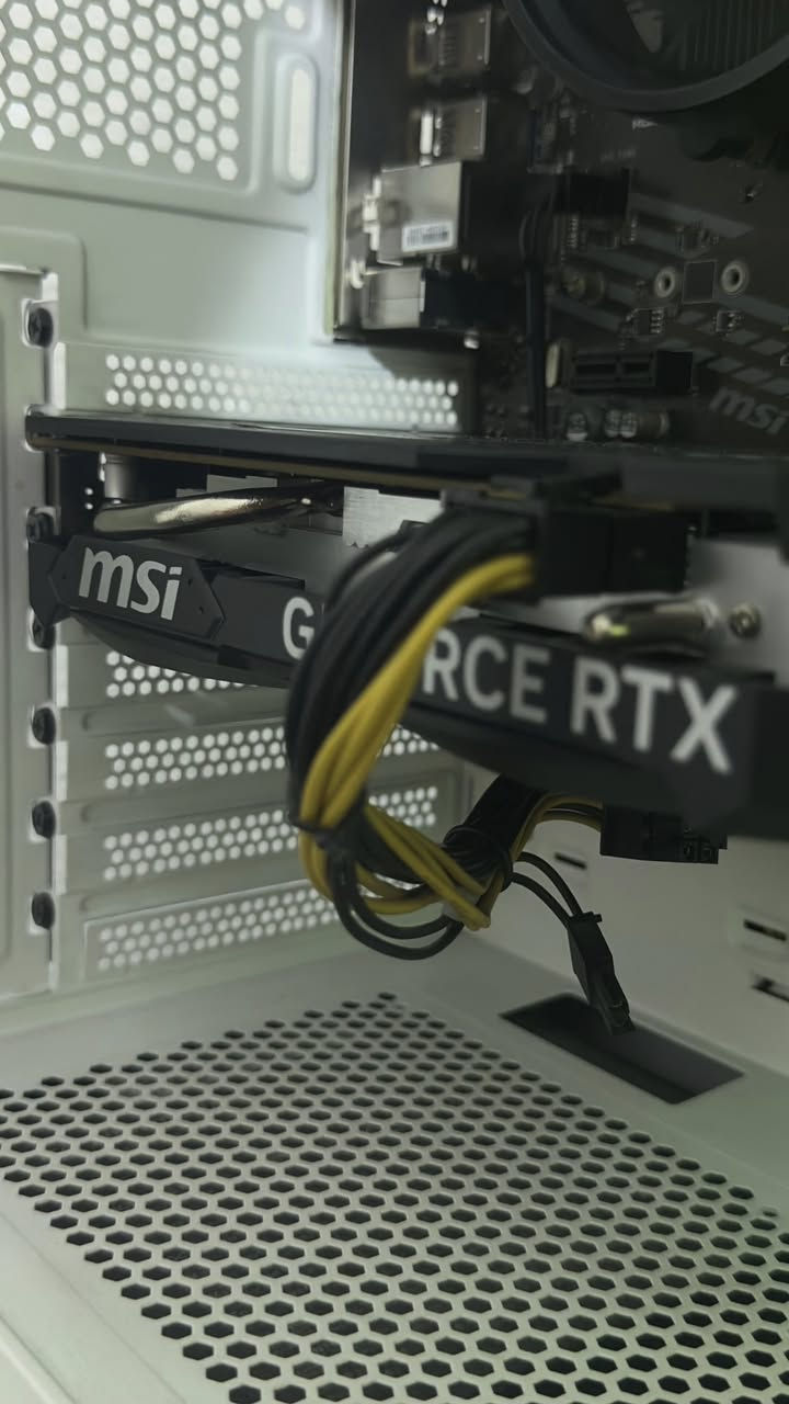 CPU: AMD 5500 TRAY
————————-
GPU: MSI VGA RTX 4060 VENTUS 2X BLACK 8G OC
————————-
M.B:MSI A520M-A PRO
————————-
RAM: XPG DDR4 16GB 3600MHZ. D35G WHITE RGB
————————-
SSD: 1TB GIGABYTE
————————-
POWER SUPPLY: THERMALTAKE -650W LITE POWER RGI
————————-
CASE: THERMALTAKE VIEW 200 TG ARGB WHITE
(3 FAN RGB)
————————-
السلام عليكم 
تجميعه احترافيه 
للالعاب القويه والمونتاج 
استخدام قليل جداً القطع عله وضع الشركه مامفتوحات حته الكارت بعده بالستيكر كل القطع برانداات قويه ومعروفه 
**** تحتوي وندوز اصلي مفعل
((كل شي موضح بالصور حته فحص كارت الشاشه تحت الضغط))
السعر: مليون و100 الف
العنوان: البصره - القبله
واتس اب : ***********
