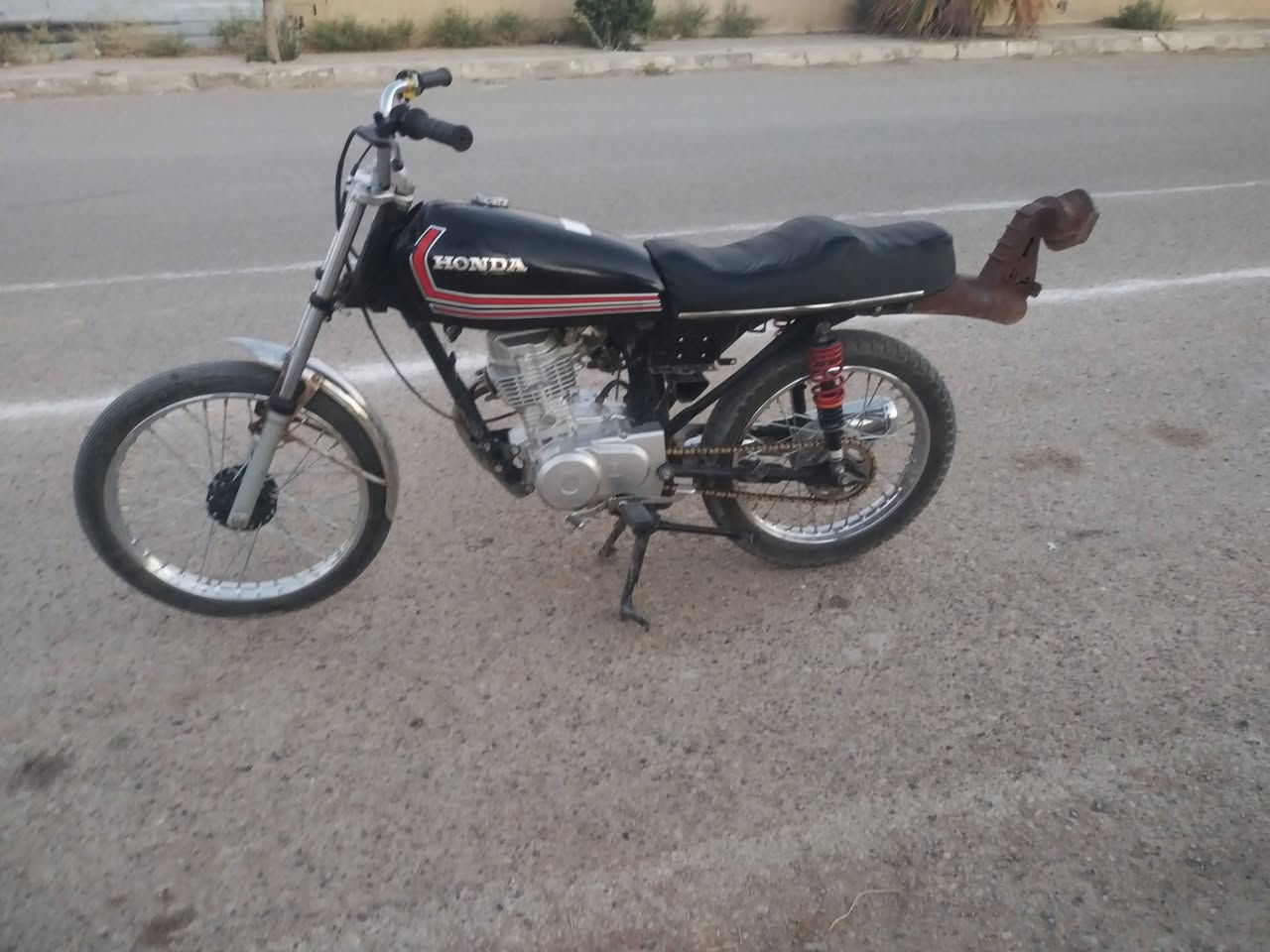 سلام عليكم نامه شلامجه اصلي  موديل ٢٠٢٥ محرك ما مفتوح للبيع ب ٤٥٠ وبيها مجال مكاني بيجي  رقم ***********

