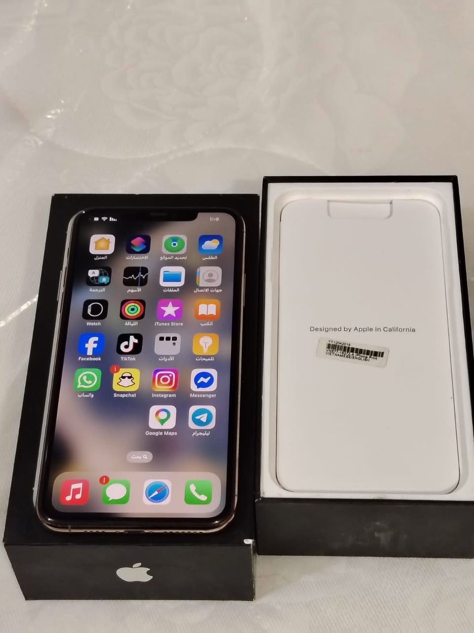 ذهبي 11 PRO MAX ذاكرة 256 بطاريتة ٨٣ نزلت بالتحديث اليوم صارت 78 مكفول من التبديل ممبدل بي اي شي كلة بلادي الجهاز عربي مع جميع ملحقاتة 
مكاني بغداد الرصافة (***********) 
ويا ملحقاته كلها الجهاز بلادي وكالة سعرة ٣٤٠

