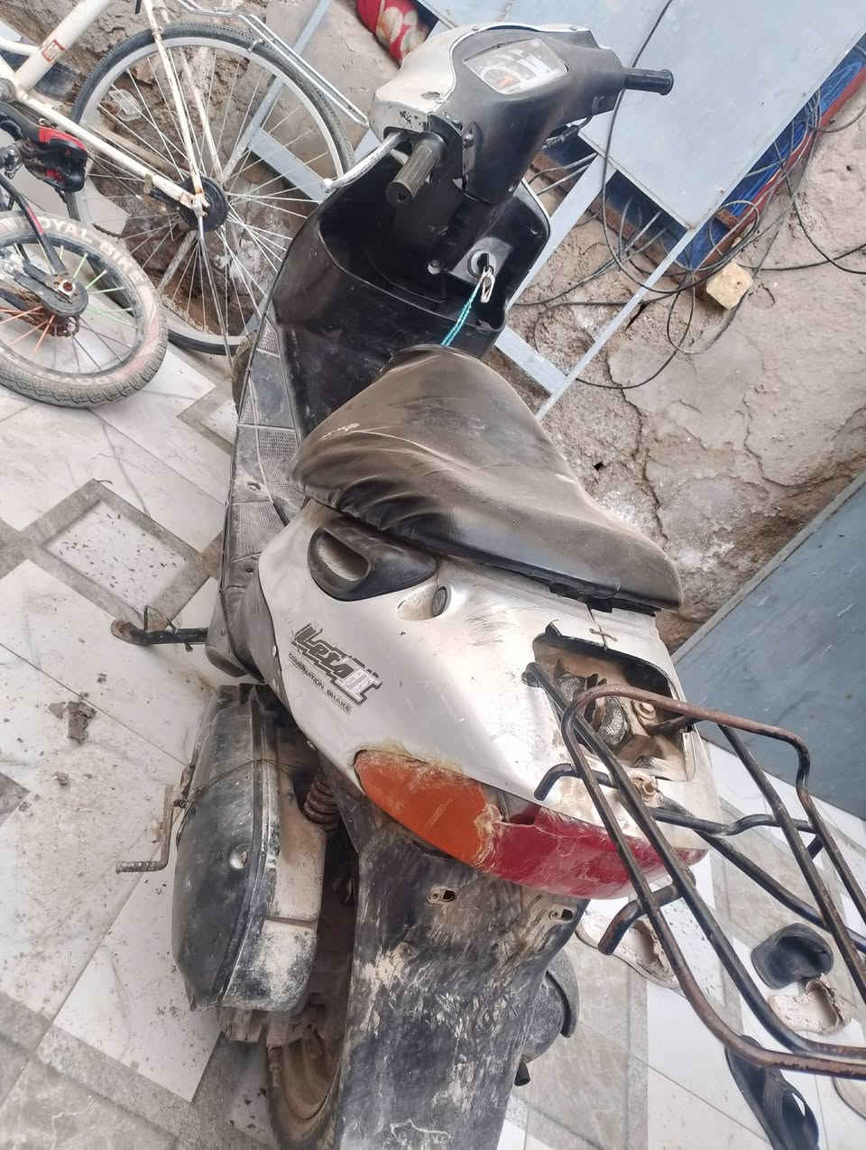 دراجه ساسوكي دراجه نضيفه عوزه بس تجفيت تخم تايرات جداد دراجه نضيفه سعر 100كومت حديد***********
