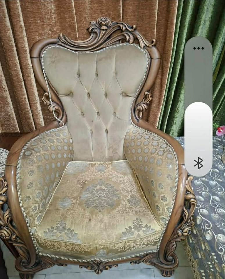 السلام عليكم تخم قنفات تركي خشب زان ثقيل وتكمة راقي جدا ١٠ مقاعد  مع طبله كبيره السعر مليون وربع 
الاتصال ع رقم ***********
