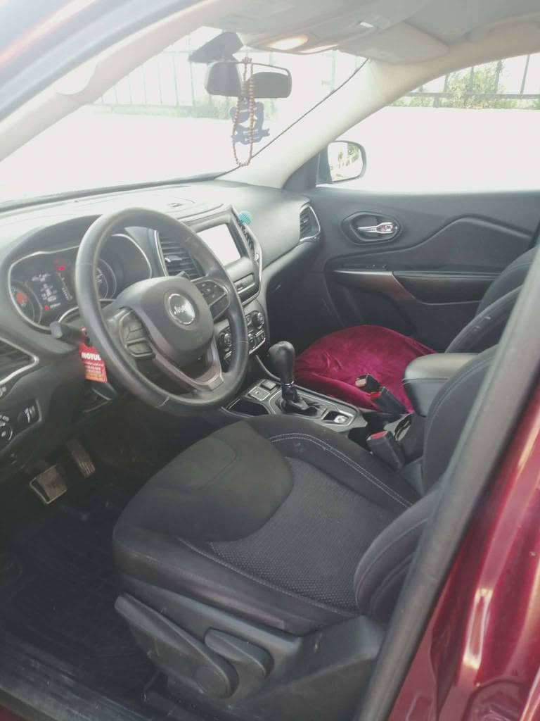 Jeep cherokee 
2019 توماتيك
نه ده بله 
ايربك نه ته قينه 
2 بارجه صبغ 
جواب بس تلفون . 406.24.40  0750
4بستن
كير مكينه شرت
 سعر 130 و مجال سميل, دهوك


**إذا كنت صاحب هذا الإعلان وتريد حذفه لأي سبب، رجاءا أرسل رسالة إلى الدعم الفني**