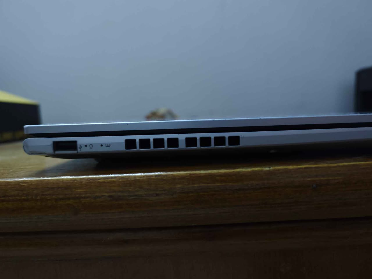 لابتوب اسوس 15.6 انش
ASUS VivoBook 15.6' Laptop
CPU: Ryzen 5 5600H 4.2GHz
RAM: 8GB
STORAGE: 512GB M.2
SCREEN: FHD+ 1920x1200 IPS
تلعب العاب مثل
Minecraft, League of Legends and Terraria  100+ FPS

نقص كم دكمة كيبورد لكن شغالات طبيعي
مكاني بغداد سيدية ماعندي توصيل
*********** بغداد, العراق
