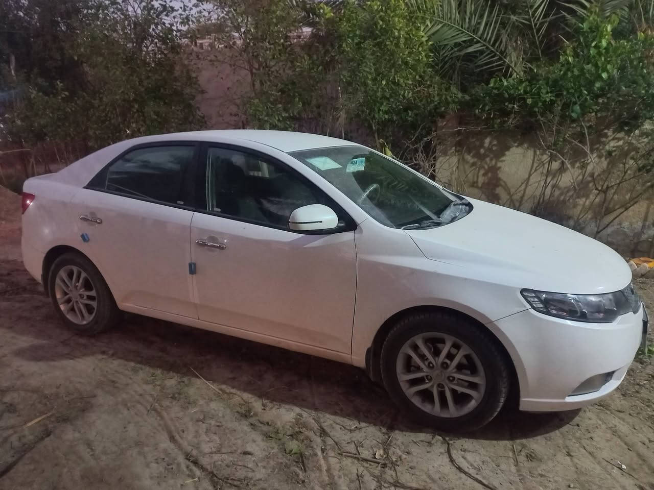 السلام عليكم ورحمة الله وبركاتة
سيراتو ٢٠١١ السياره مكفوله من الصبغ والتبديل مع ملاحظات بسيطه تشوفهن بعينك السياره فول عدا البصمه والفتحه تبريد شغال .
السعر ١٠٨ وبيها مجال 

تحكمات ستيرن 
حساسات
كشن كهربائي 
مري شفط

للتواصل ***********
