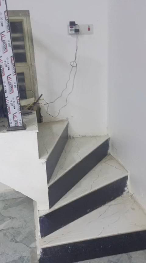 اللهم صلي على محمد وآل محمد
دار للبيع 🏛️   بناء جديد 
⛔   حي  الصدر الاول قرب مكتب أدم 
📈 المساحة   :  150 م
يتكون من : 
- غرف نوم عدد 2 
- صالة 
- استقبال 
- مطبخ
صحيات 
كراج 
شارع تبليط جديد ومقابل ساحه 
☎️ للأستفسار والمعاينة اتصل على :
***********
الرقم يحتوي على واتساب 
📍 زيارة مكتبنا الكائن في : حي الصدر الاول السايدين قرب مطعم كباب نذير 
📥 مكتب أدم
