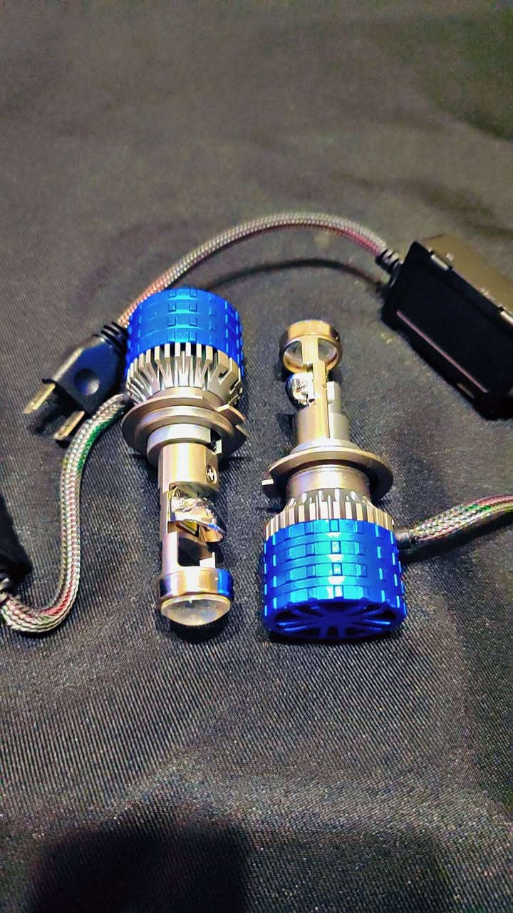 ليد H7 عدسة ٥٠ واط حقيقي للتك
و بي انارة تخبل و ع الفحص ما عجبك يرجع 
اي استفسار خاص او واتساب ***********
