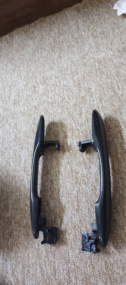 غراض كورلا كلهن اصليات
يدات باب 
بكلايت يمين
كبات ٢٠٢٥
ارصيات تخم اصليات مع الصندوك
ابطلنه باب السايق مع الكنترول الجام
مرايه يمين 
مثلث جامه الخلفي 
مازده بدون حاجب سايق
***********
