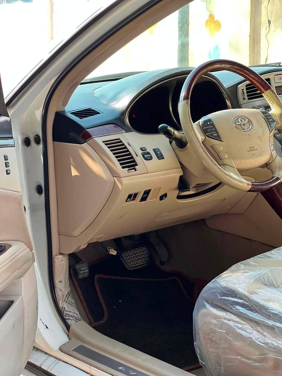 تؤيؤتا ئةڤةلؤن ٢٠١١ فول مواسةفات 
ماوه ى رويشتن ١٧٠ هزار كم رويشتوه 
گيرو مكينه ى به شه ررته نه كراوه ته وه 
سه ياره كه سلايده و به رده يه و كوشن جلد و خه زنه و 
شه ش سيديه و كوشن ساردو گه رمه 
يه ك پارچه چاملغي لاى سايه ق بوياغه بى ژورى 
سه نه وى و ره قه مى نوييه به ناوى خومه 
سعر ١٧٠ $ وه ره قه و مجال 
ژماره ى موبايل ***********
