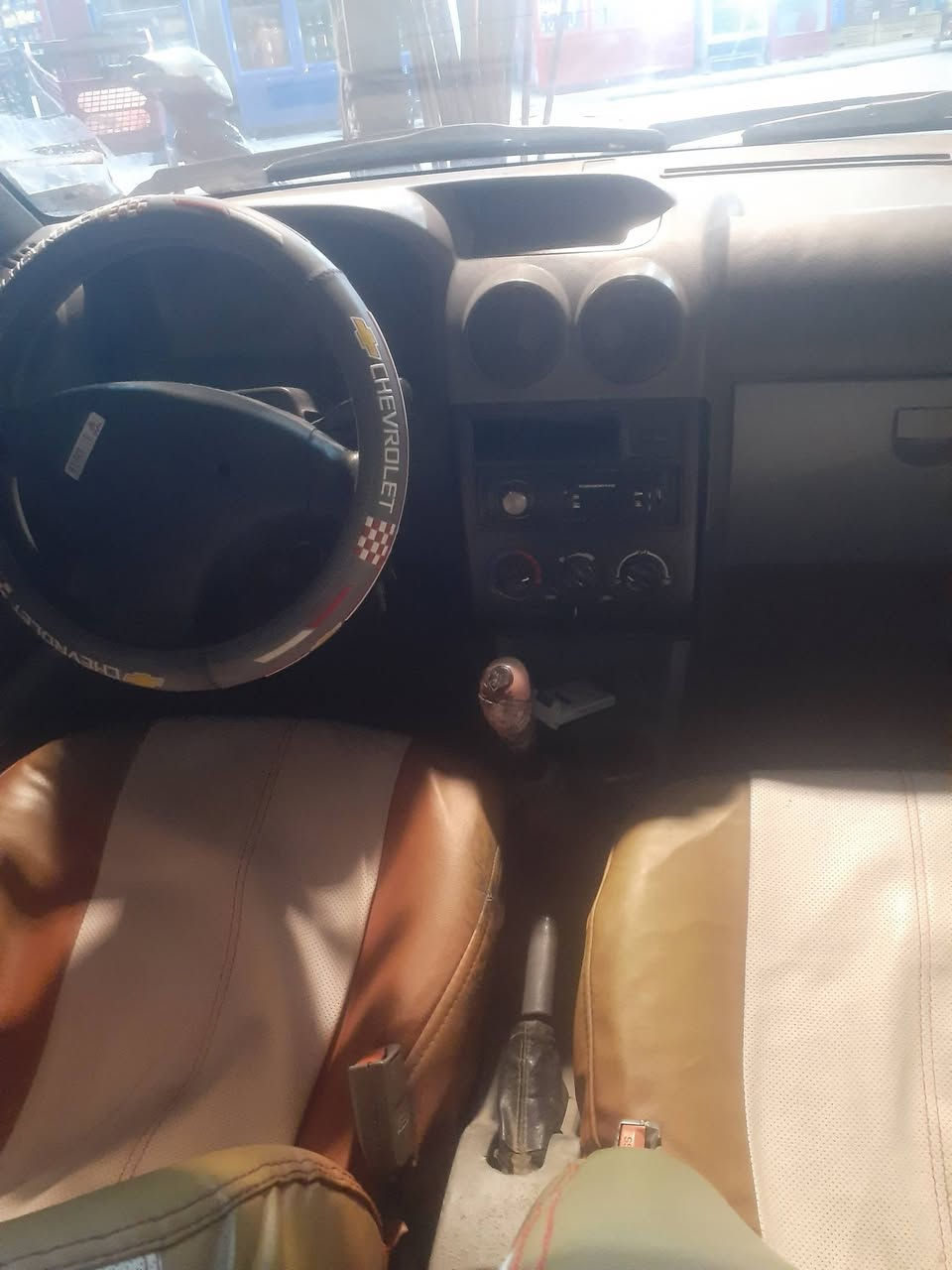 السلام عليكم سايبه للبيع موديل 2015 مصفره رقم كربلاء تخم تاير جديد حدادية حلوة مكينة حلوة شواصي حلوات كهربائيات شغاله مدوشمة السعر 32 وبيه مجال مكان السياره كربلاء طويريج رقم الهاتف ***********
