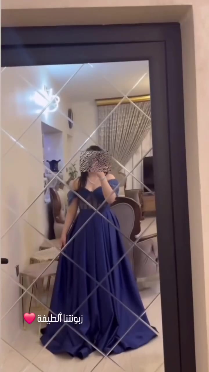 بنات هذه الفستان شتريته ب 105 لبسته ساعتين بل قاعه ومصارله شهرين من شتريته الله شاهد لبسته مره وحده وساعتين وأخذته للوندري غسلتهة وضميتهة وأبد مو تقليد لاصلي وبلبس يجنن تواصل *********** بنات هذه شكل لفستان بلبس 
وهذه الفستان الثاني مال مرت حماي شترته بنفس الحفله أخذته ب180 هم لبسته ساعتين وضمينا شراي يراسل خاص  بيهم مجال للبيع وليس لاجار

