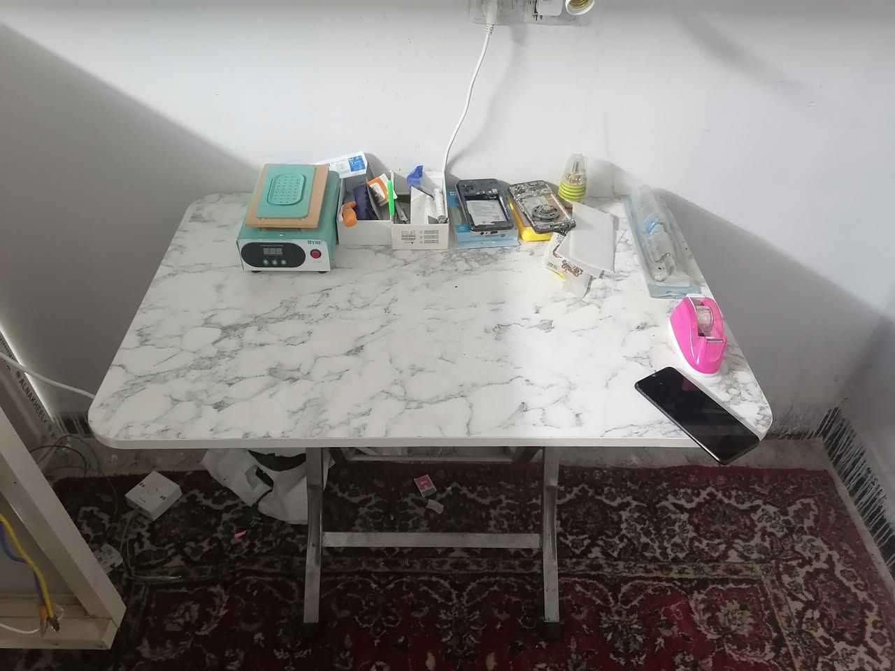 اخوان مكتب موبايلات كامل من كلشي المكتب كله جديد الغراض الي بي مال اجهزه جديده
والديكور بعده بلايلون (ميز مكتبي +ميز صيانه+فاترينات رفوف2 فاترينات تعليك2 فاترينه موبايلات +كرسي+غراض صيانه) 

سعر المكتب مليونين وبي مجال الله شاهد بس الديكور مكلف مليون او600

اي استفسار ***********
