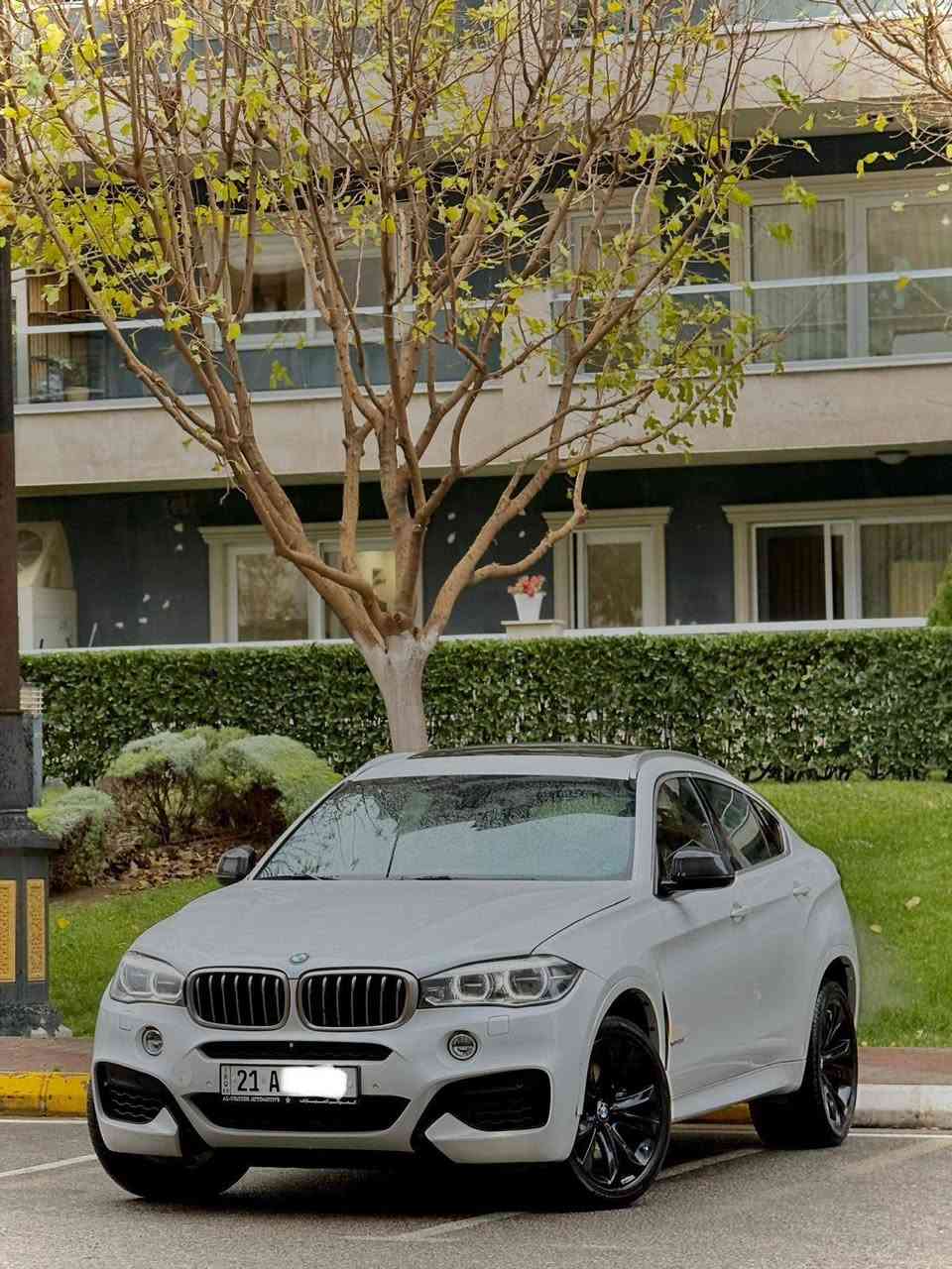 السلام عليكم 
2015
BMW. X6 
ام باكيج 
وكاله عروش 
مكينه 4•4 لتر m
8 سلندر تون توربو 
مالك واحد من الشركه لي هسه
مكينه ما مفتوح بلاد
فول فول موصفات 
كفاله من الصبغ 
ماشيه 115 الف 

داخل برتقالي 
كاربون فايبر مكانات
داته شو
بصمه
حساس٣٦٠
رادار 
تحكمات فل
السايره 1\1 
السعر ٢٩٠ ورقه واكو مجال ان شاء الله 
***********
