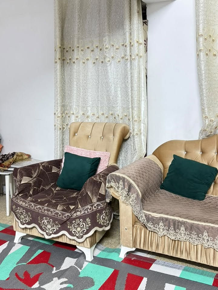 السلام عليكم ...
تخم قنفات ((١٠ مقاعد )) للبيع نظيف مثل مواضح بالصور  السعر ٣٥٠ الف 
ميز تلفزيون (او كونسول ) خشب زان اصلي وثكيل حيل ب٢٥٠ 
الاسعار بيها مجال شويه 
مكاني الغزالية شارع المشجر 
للأستفسار اكثر التواصل مع الرقم 
***********
