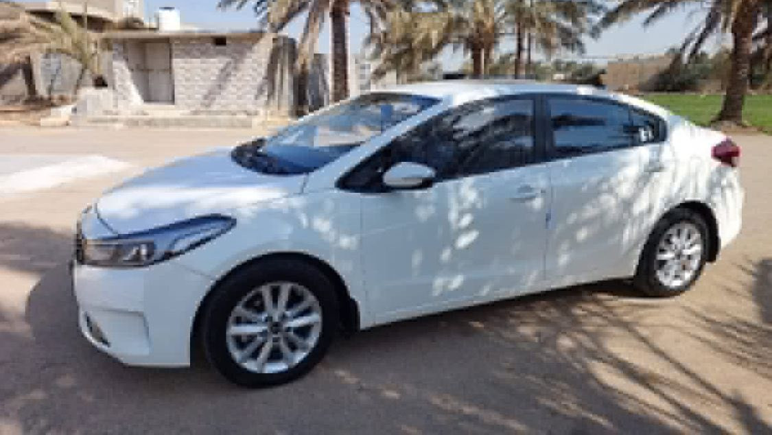 الهم صلي على محمد
للبيع سيراتو 2017 بيه حالوب 
والسونار مرفق بل الصور وبيه بارد بسيط جدا بل الجاملغ الأمامي والباقي كفاله 
وارد خليجي المواصفات نص فول 
السياره جاهزه من كلشي حداديه تخم تاير جديد 
العنوان النجف السعر 125 وبيه مجال حق الجيه ***********
