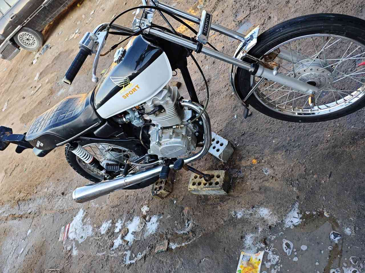 السلام عليكم اربعه كير اصولي اوراق سكنر تعمير جديد تجي وشوف احله من صوره فقط شاصي ومكينه 2018 دراجه فول مستعجل عله بيعتها سعر 400وبيها مجال حك جيه متواجد فيس وهاذ رقمي *********** وشراي بي خير ويدلل
