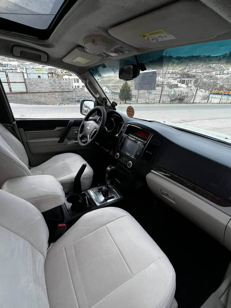 للبيع باجيرو 2014
كامل مواصفات
مقاعد كهربائيه
كامره خلفيه
حساسات
شاشه
٧راكب
تبريد ٣ قطع 
سياره جديده ونظيفه مال جناي للستفسار تصال على الرقم

‭0775 854 4966‬
