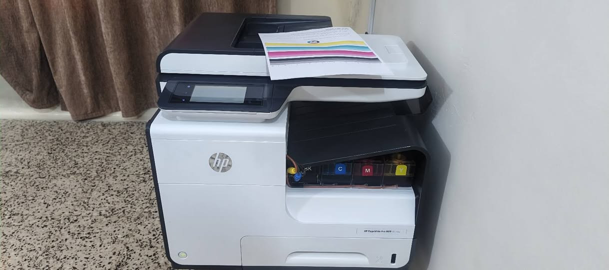 السلام عليكم طابعه للبيع HP477  على فحص 
عداد طباعه 120الف نسخه ☑️
منظومه احباره خارجيه ☑️
حالة ممتازة 
بسبب البيع جان عندي مكتبه وعزلته  
طابعه على فحص طابعه خير من الله 
مكاني بغداد المشتل شاع جامع قرب مدسه خالد بن الوليد
*********** هاذ رقمي ☑️
سعر طابعه 550 الف بيه مجال
