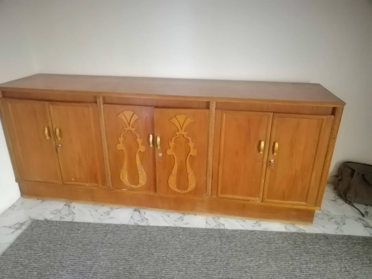 سلام عليكم ورحمة الله غراض البيع بوفيه 6باب مع تخم 5مقعد سعر مناسب الاتصال على الرقم***********
